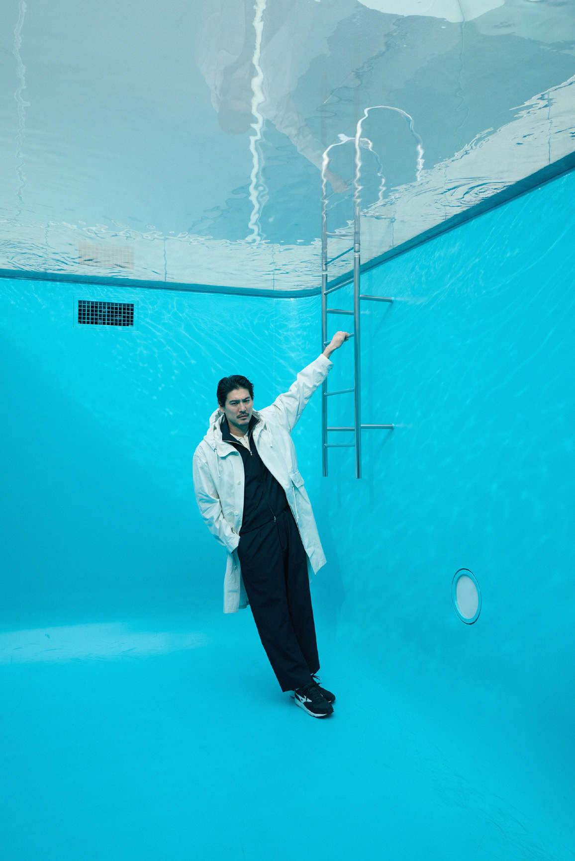 レアンドロ・エルリッヒ《スイミング・プール》2004年